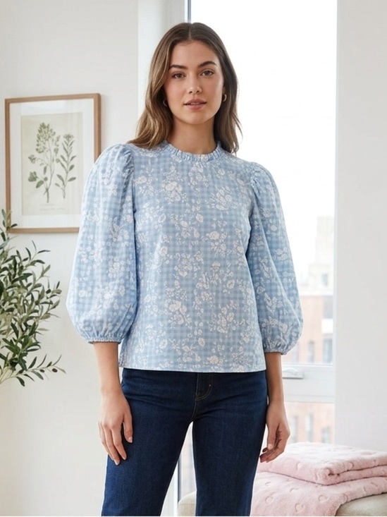 Cream Tops - Light Blue Floral Puff-Sleeve Blouse with Crew Neck